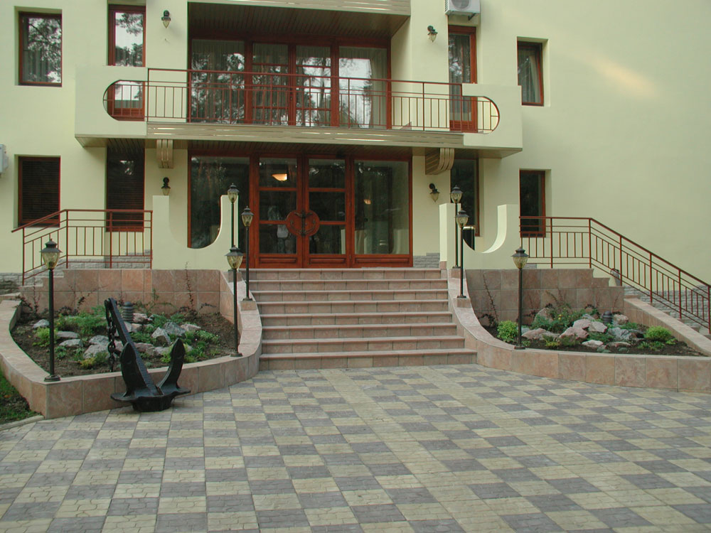 01 facad hotel vh gruppa